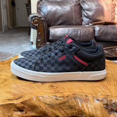 Vans Seldan Black Red Checkerboard Low Skate Shoes Women’s Size 8.5 / Youth 7
