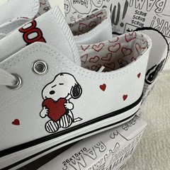 Peanuts Snoopy Hearts White Canvas Valentines Day NWT Size 1 Kids Youth Shoes