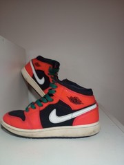 Nike Air Jordan 1 Mid SE Christmas Size 4.5y 554725-061