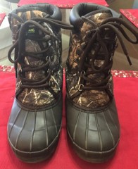 Magellan Outdoors Youth Size 5 Real tree Edge Camoflauge Insulated Boots