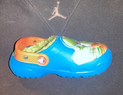 CROCS Kid’s Super Mario Yoshi Lined Clogs – Child size 8 LEFT CROC ONLY