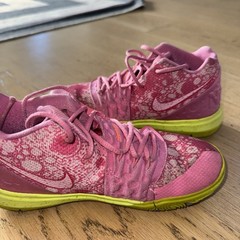 NIKE x SpongeBob SquarePants KYRIE 5 „Patrick Star“ Size 2 PINK Nickelodeon