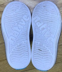 NATIVE miles child slip on size 4 shell white