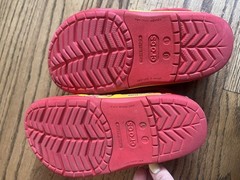 CARS Lightning McQueen Light Up Crocs Kids SZ J1 Rouge Red + Bonus Tshirt