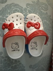 CROCS x HELLO KITTY Size 6 C Classic Clogs 50th Anniversary 2024 Toddler EEUC