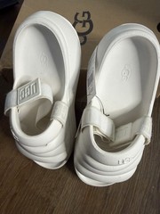 UGG SPORT YEAH Water-Resistant Slingback sandals WHITE size Kids 1 new with box