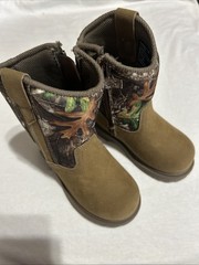 Magellan Outdoors Kids Size 8D Camouflage Boots