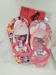 (Mismatched Color): 2 Pair Roxy Kids Pink/Blue Flip Flop Sandals Toddler Size 6