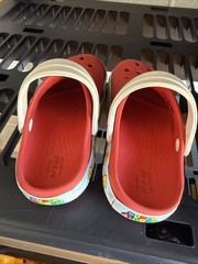 Super Mario Bros Crocs Junior Size 9 Kids Limited Edition Red Star Coins Slip On