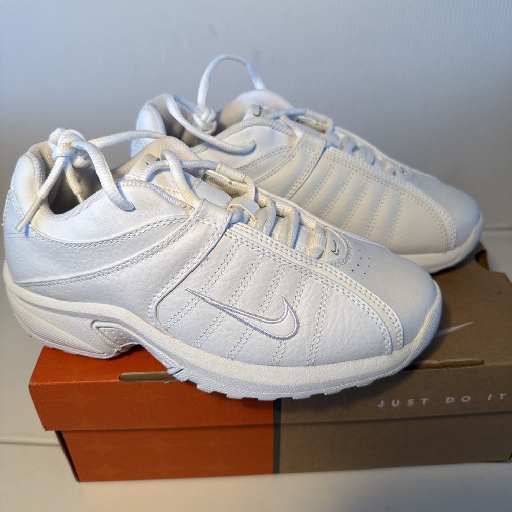 Nike VXT II (GS/PS) Cross training Sneaker 5Y (youth) Or Women: 6.5 White