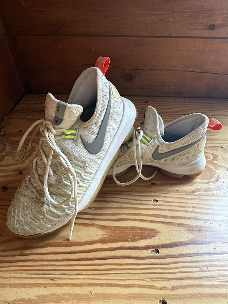 Nike Zoom KD Kevin Durant Summer Pack Gum Bottom White Shoes Sz 6.5 Youth