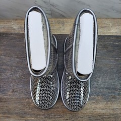 UGG Classic II Gel Hearts Silver Sequin Boots 1151613K Size 6 Kids Women’s 7 NIB