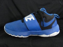 Nike Team Hustle D8 Blue Leather Hook & Loop 881941-405 Basketball Shoes Boys 6