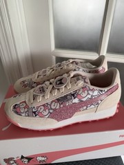*NEW* Hello Kitty and Friends x PUMA Easy Rider Sneaker (Youth) | SIZE 6.5 YOUTH