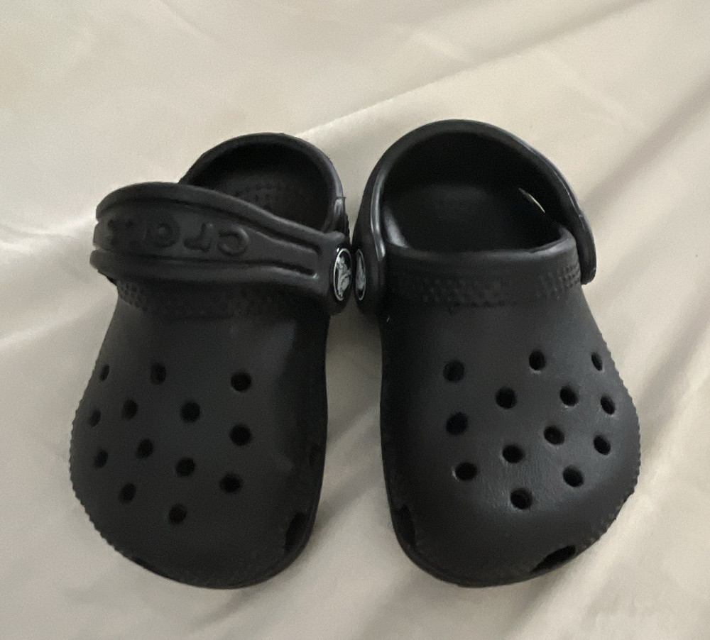Crocs Classic Black Clog Slip-On Lightweight Rubber Logo Round Toed US 4