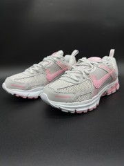 Size 5 – Nike Vomero 5 GS Vast Grey Soft Pink White HF6998 012 Big Kids