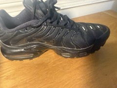 Nike Air Max Plus „Triple Black“ sneakers Youth Sz 5.5 CD0609-001 Retro