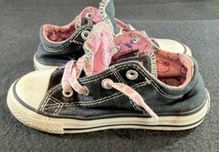 Converse Hello Kitty x Chuck Taylor All Star Madison Ox Black Size 11.5 Kids EUC