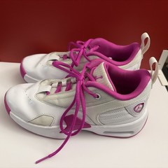 Jordan Max Aura 6 White Pink Athletic Sneakers Lace Up Synthetic Mesh 3.5Y