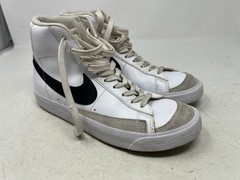 Size 6.5 (GS) – Nike Blazer Mid 77 White Black DA4086-100