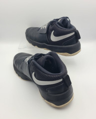 Nike Team Hustle D8 Unisex Size 5.5Y Black Athletic Shoes Sneakers 881941-001