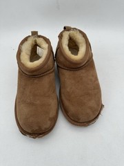 UGG Classic Mini II Youth Chestnut Sheepskin Boots Size 1 Winter Cozy 1130750K