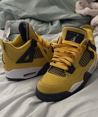 Jordan Air Jordan 4 Retro GS ‚Lightning‘ Yellow Black Unisex Kids Sneakers