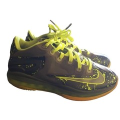 Nike LeBron XI Max Low SIZE 7Y Dunkman GRAY NEON GREEN