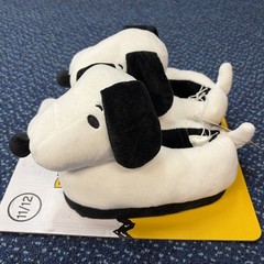 NWT Peanuts Snoopy Child’s Size (11-12) Plush Slippers w/ Cushioned Sole!