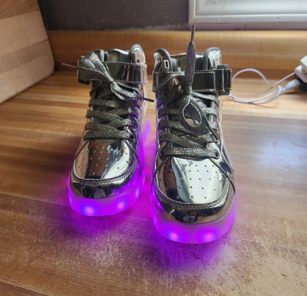 Kids LED Light Up Shoes Cool Boys Girls Luminous Flashing Trainers Sneakers Gift