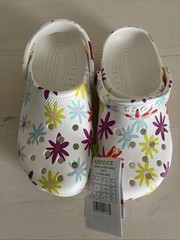 Crocs Classic Crafted Daisy Clog K 211580-0wv Size J5 Chalk Brand New!
