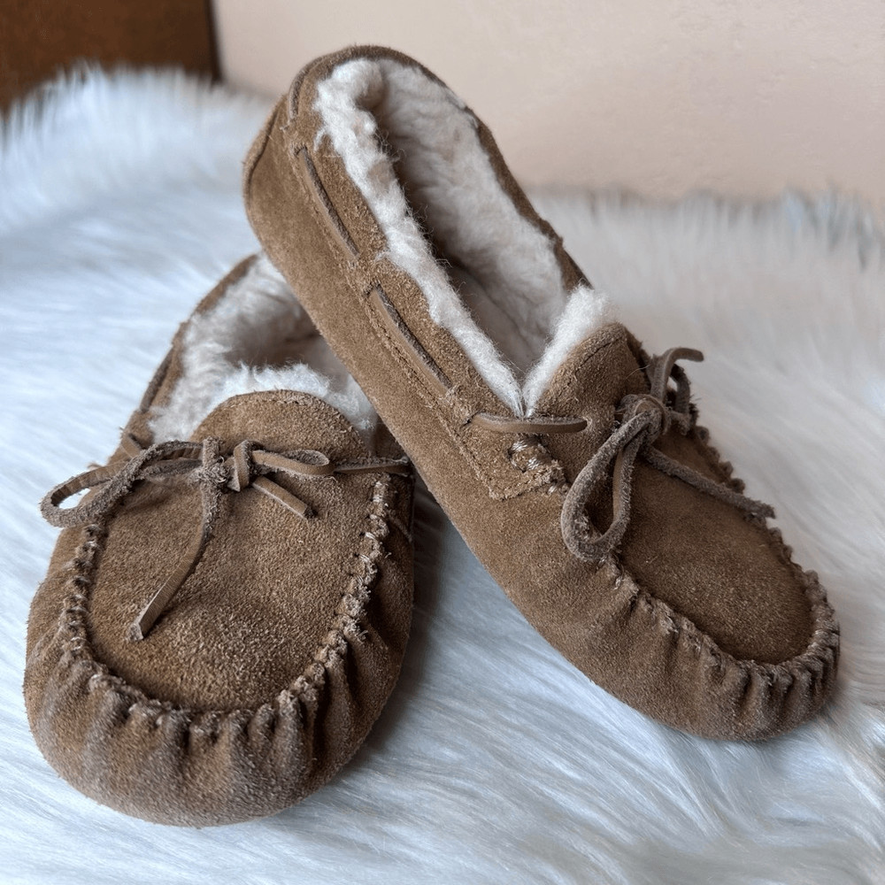 UGG Kids Dakota Slippers Size 2