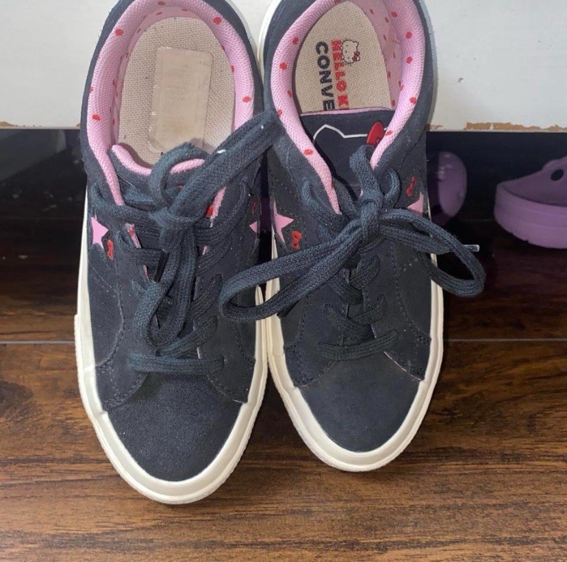Converse Chuck Taylor All Star Hello Kitty Sanrio Low Top Kids Shoes