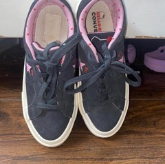 Converse Chuck Taylor All Star Hello Kitty Sanrio Low Top Kids Shoes