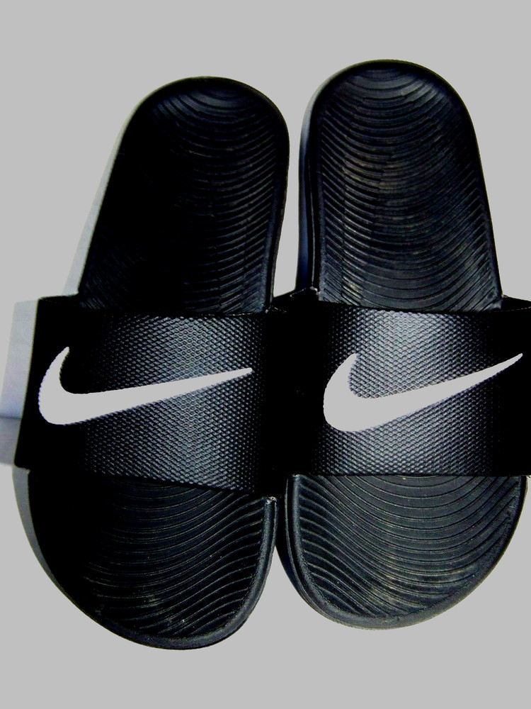 Nike Sandals Benassi Slides Black White Swoosh Women’s 5 Youth 3Y 819352-001 BTS