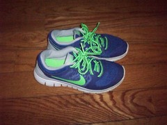 Nike Youth Flex 2015 RUN ( Size 4Y) Blue/Green/Grey 724988-402 Run shoe