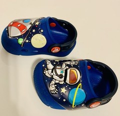 Crocs Kids Light Up Fun Lab Space Explorer Clogs, Size C4. Cute!