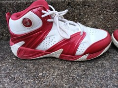 Shaq Devastator Kids‘ Basketball Shoes Size 5 White/Red Mid-Top