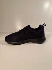 Nike Roshe One (GS), Black/Black, 599728 031, Size 7Y, Triple Black, Big Kids