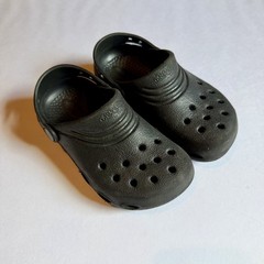 Crocs Unisex – Jibbitz By Crocs Child shoes – Size 10/11 Black