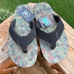 NWT Volcom Victor Big Youth Camo Camouflage Sandals Flip Flops Size 3