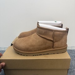 UGG Kids‘ Classic Ultra Mini Boot Size 5 Authentic with Original Box 1130750K