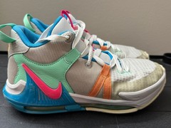 Nike LeBron Witness 7 GS Basketball Shoes ‚Grey Fog Multi-Color‘ (DQ8650-003)