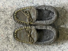 L.L.Bean Youth Wicked Good Grey Camo Print Slippers Size 3. Suede Shearling