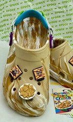 Crocs x CANDY SMELL Cinnamon Toast Crunch Croc Shoes Size J5 W7 M5 UNISEX