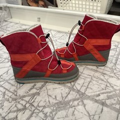 Sorel Kids Sz 4 US Glacy Explorer Shortie Snow Boot Pink Gray Red NY1874-600