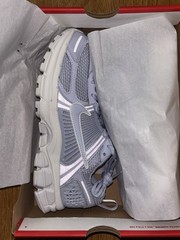 Nike Vomero 5 (GS) Ghost/Summit Mesh Low Top Reflective Lace Up Sneaker 4.5Y
