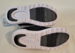 Cat & Jack black water Austen sneakers Size 8