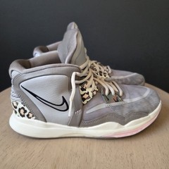 Nike Kyrie Infinity Leopard Camo Gray Shoe SZ 7Y DD0334-006 Pink Gray School Fit