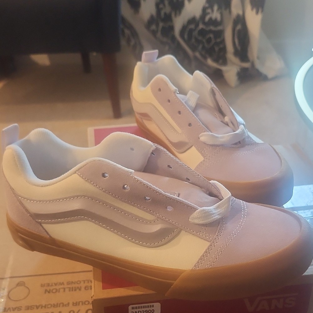 VANS Knu Skool Kids Sneakers Lavender/White Suede Low Top US 6.5 VN000D2TCPT